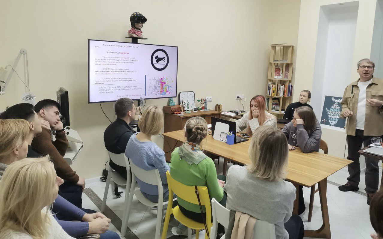 Источник развития, а не рисков: в институте детства обсудили влияние цифровой среды на когнитивное развитие детей