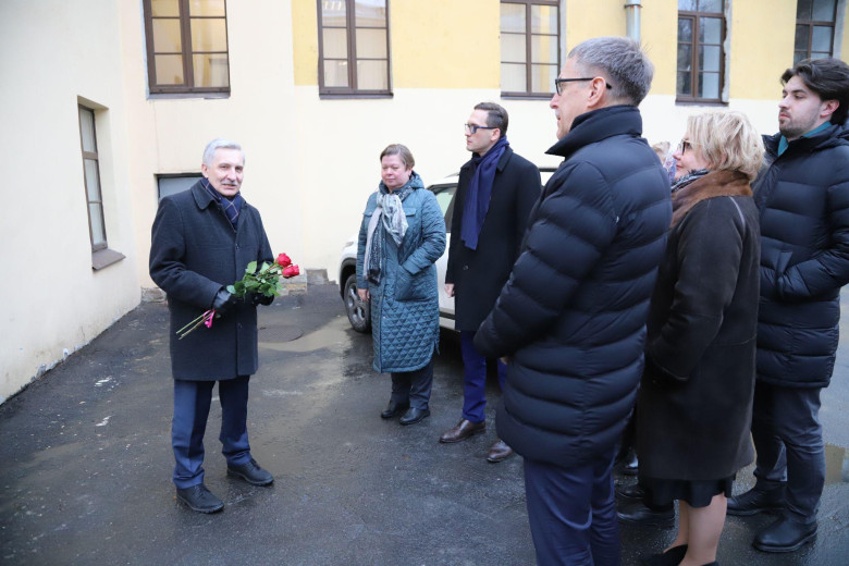 В день рождения Владимира Высоцкого герценовцы возложили цветы к мемориальной доске