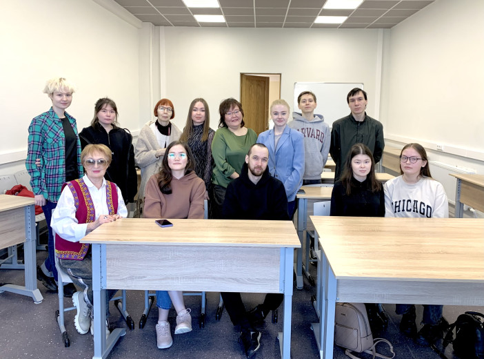 22 февраля 2023 года в институте народов Севера состоялась встреча с Денисом Вынгилевым, руководителем проекта «Онлайн переводчик с озвучкой мансийского языка»