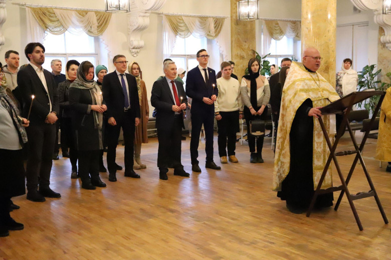 В храме святых Петра и Павла при Герценовском университете прошёл праздничный молебен