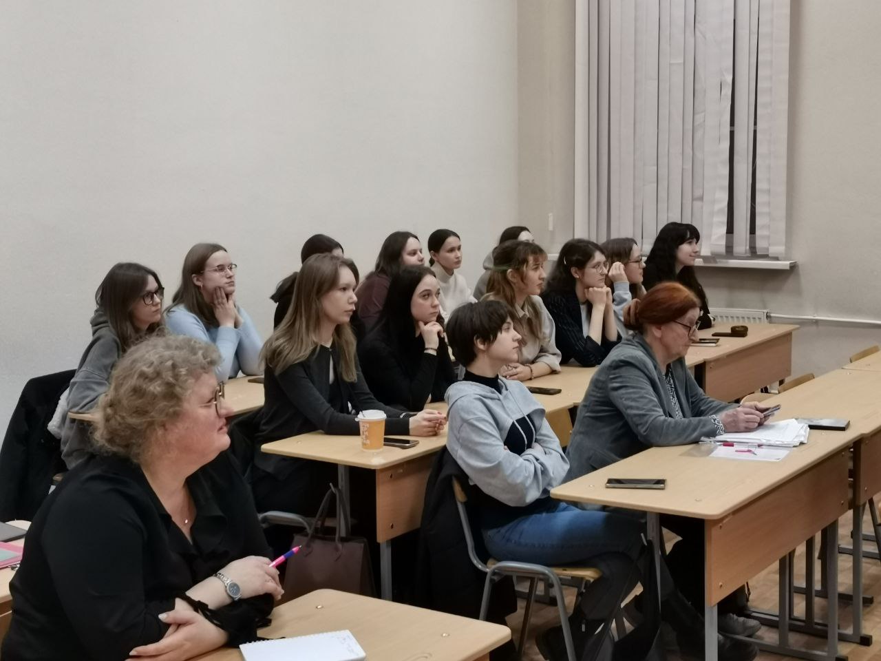 Состоялся круглый стол «Результаты ЕГЭ по иностранным языкам в 2025 году в Санкт-Петербурге»