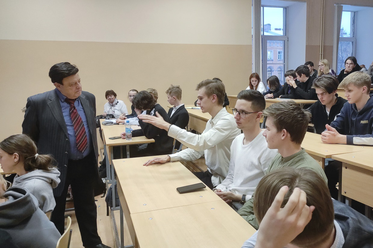 Для участников научно-образовательного проекта «Современные достижения науки и техники» прочитана лекция «Сверхпроводимость: история, теория, сегодняшний день и перспективы на будущее»
