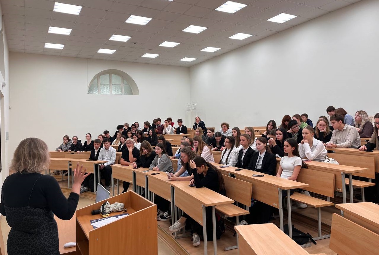 Более 80 петербургских школьников стали участниками программы «Герценовская среда. Интенсив»