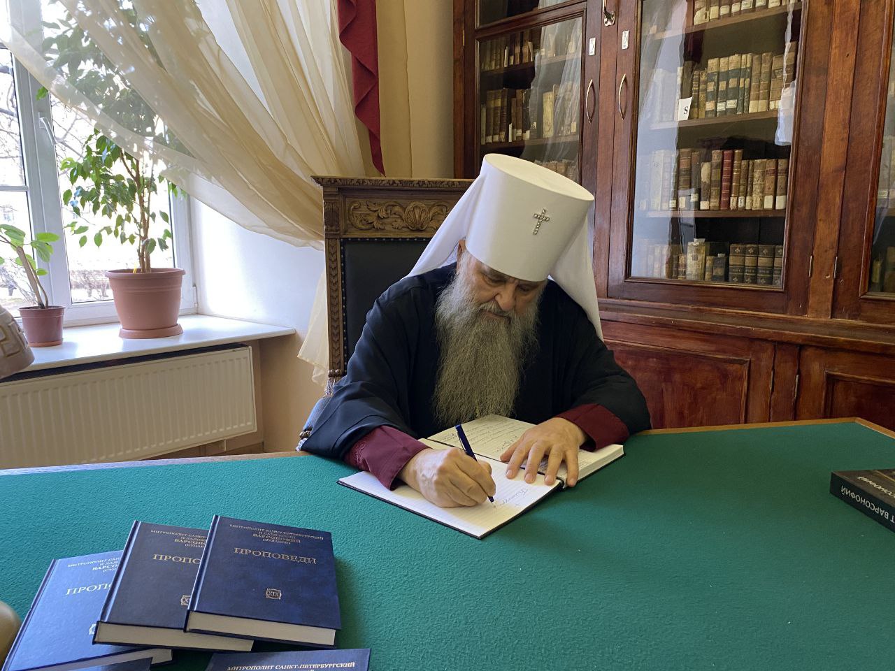 Сергей Тарасов поздравил почетного доктора Герценовского университета, митрополита Санкт-Петербургского и Ладожского Варсонофия с юбилеем
