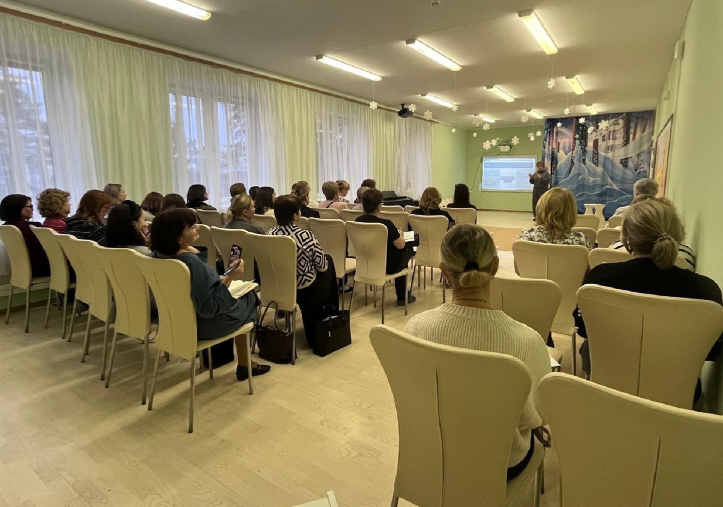 Герценовский эксперт провел для выборгских воспитателей детсадов семинар по вопросам взаимодействия с родителями