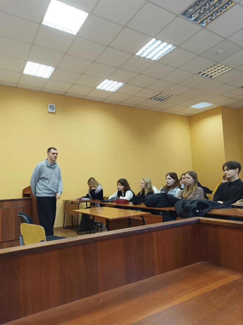Юридический факультет вновь посетили школьники