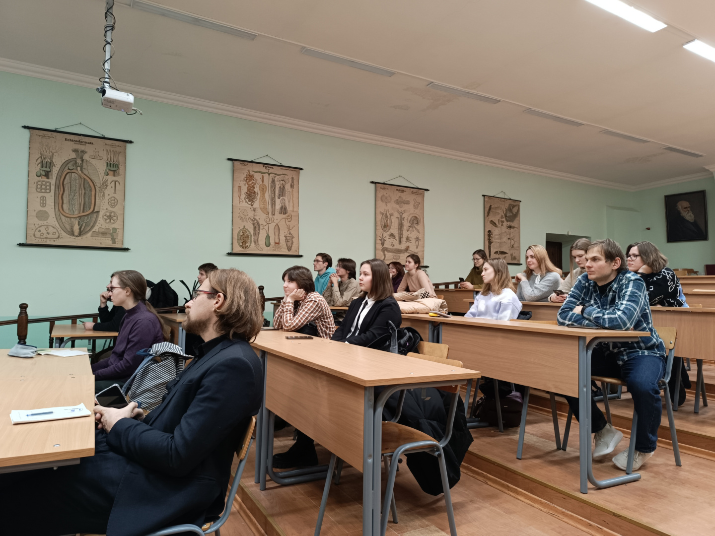 6 декабря 2023 года с докладом на тему "Новые подходы к флористическому районированию Земли" выступил научный сотрудник кафедры ботаники и экологии А.С. Евдокимов