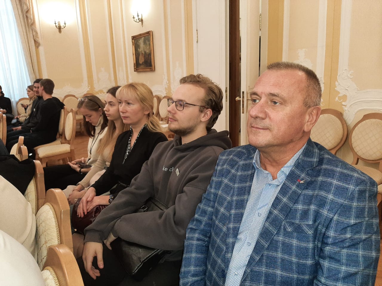 Преподаватели и студенты юридического факультета встретились с героями СВО