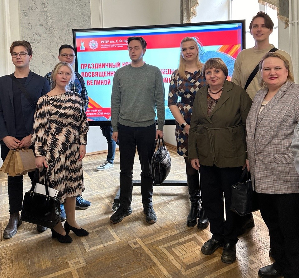 Делегация факультета посетила праздничный концерт, посвященный двум важным датам — 80-летию Победы в Великой Отечественной войне и Году защитника Отечества