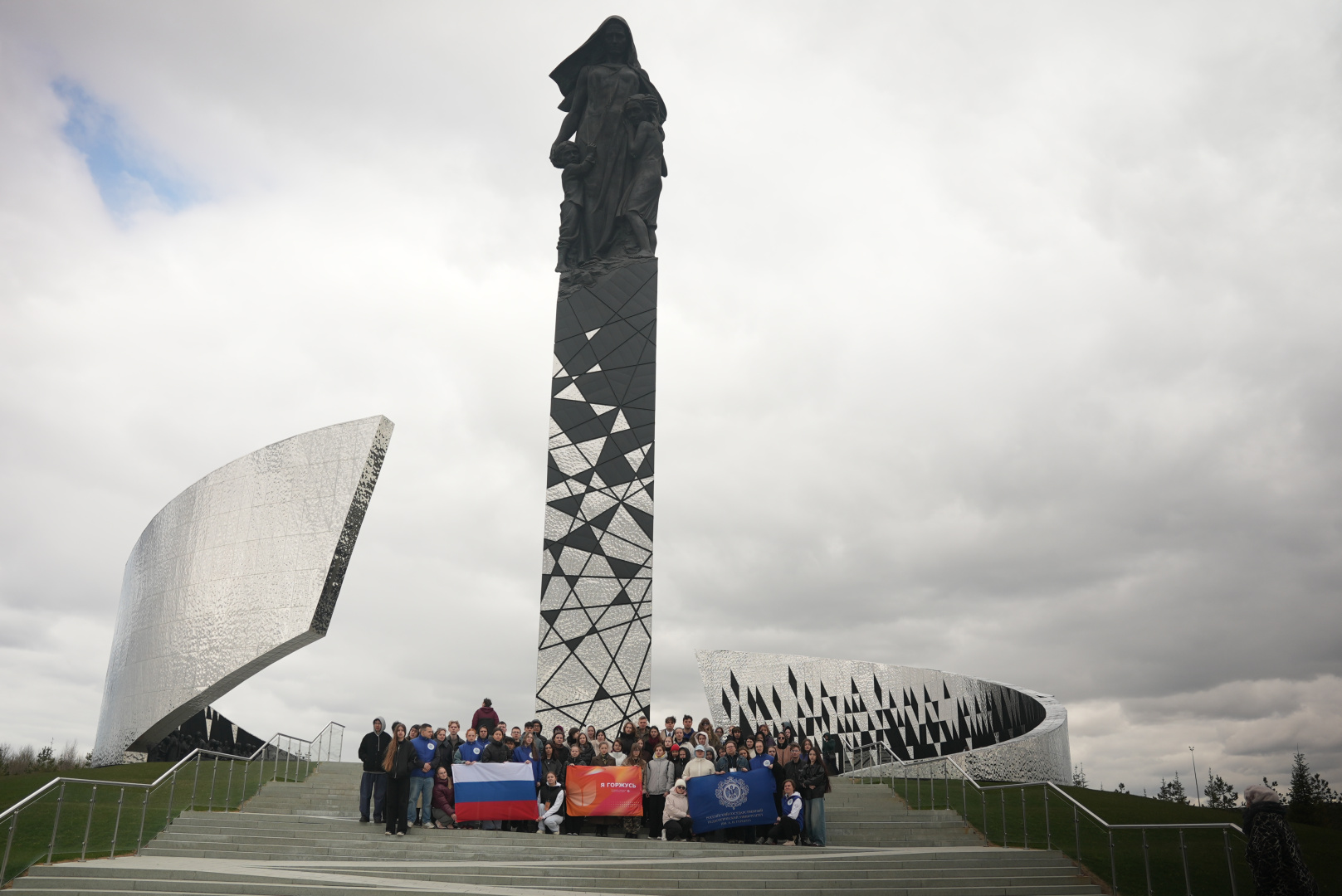 Студенты Герценовского университета представили инициативы по развитию патриотической деятельности на фестивале «Победная весна»