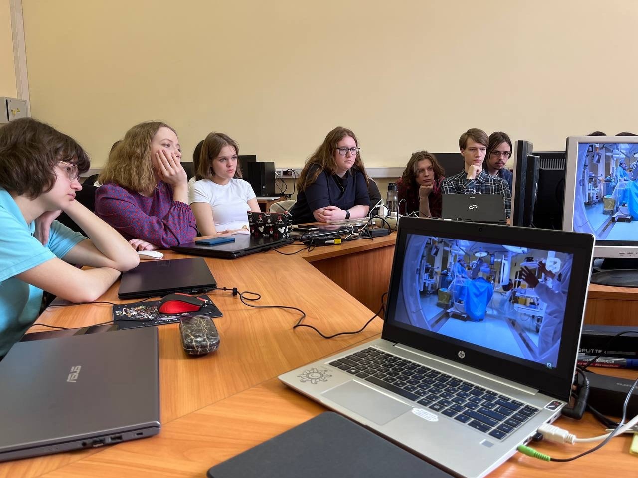 Студенты 1 курса кафедры информационных технологий и электронного обучения совместно с кураторами приняли участие в мероприятии в рамках проекта "Разговоры о важном"