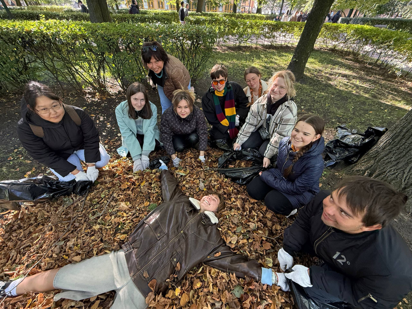 Студенты Герценовского университета приняли участие в ежегодном субботнике в рамках Всероссийской акции «Зелёная Россия»