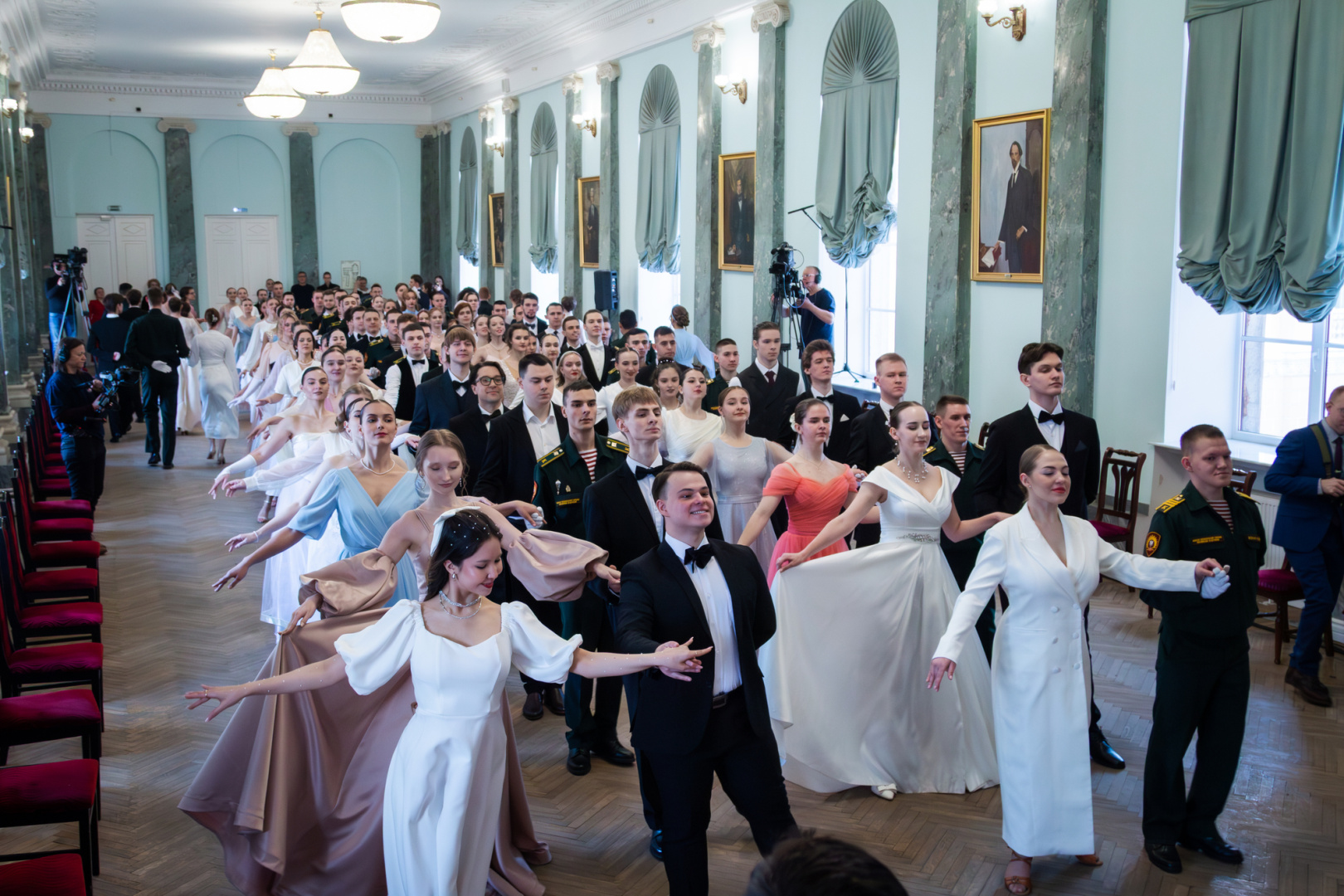 Бал педагогических вузов собрал более 50 студентов из разных университетов в РГПУ им. А. И. Герцена