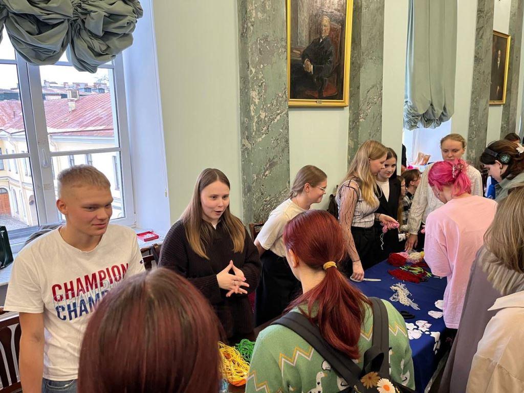 Студенты института психологии приняли активное участие в фестивале-ярмарке «Мосты дружбы: празднование Единства»