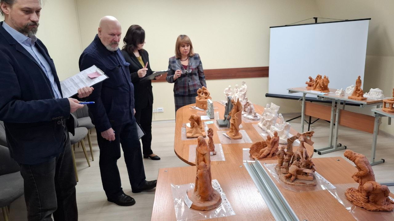 Доцент кафедры живописи Александр Сергеевич Калинин вошёл в состав экспертного жюри городского конкурса художественного творчества