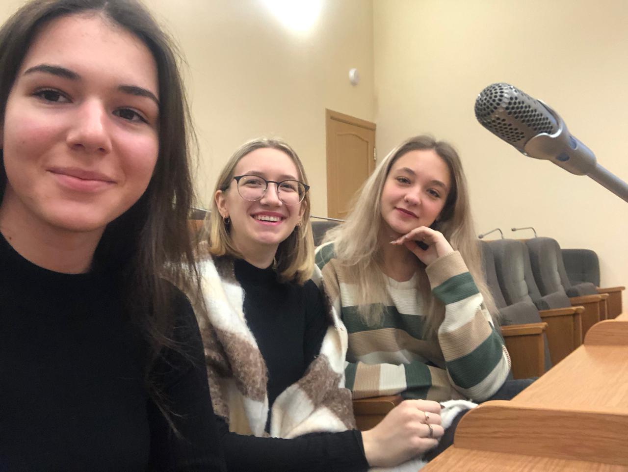 10 ноября студенты 1 курса Коссе Анастасия, Трошкова Екатерина, Коваленко Дарья писали Всероссийский гражданско-патриотический диктант "Моя любовь, душа моя-Россия"