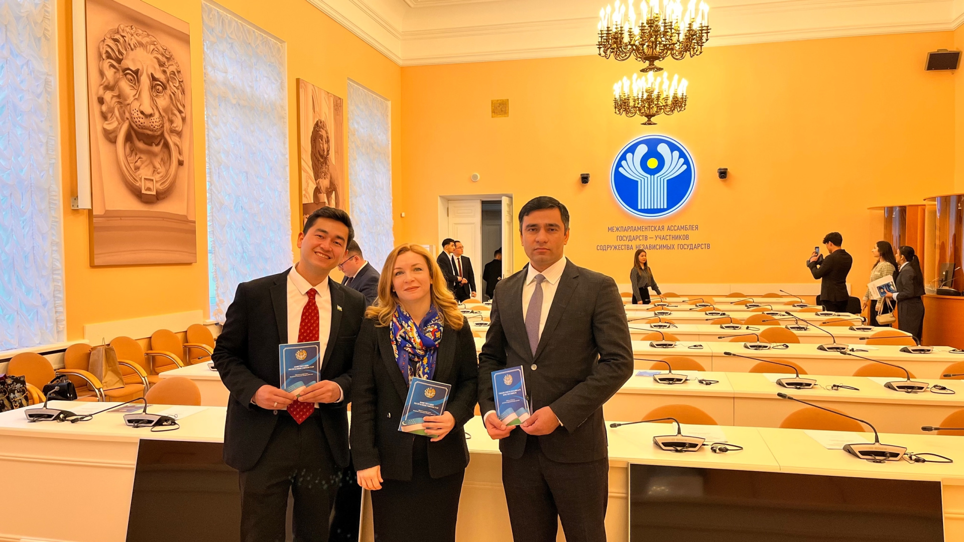 Узбекский культурный центр присоединился к празднованию Дня Конституции Узбекистана в Таврическом дворце