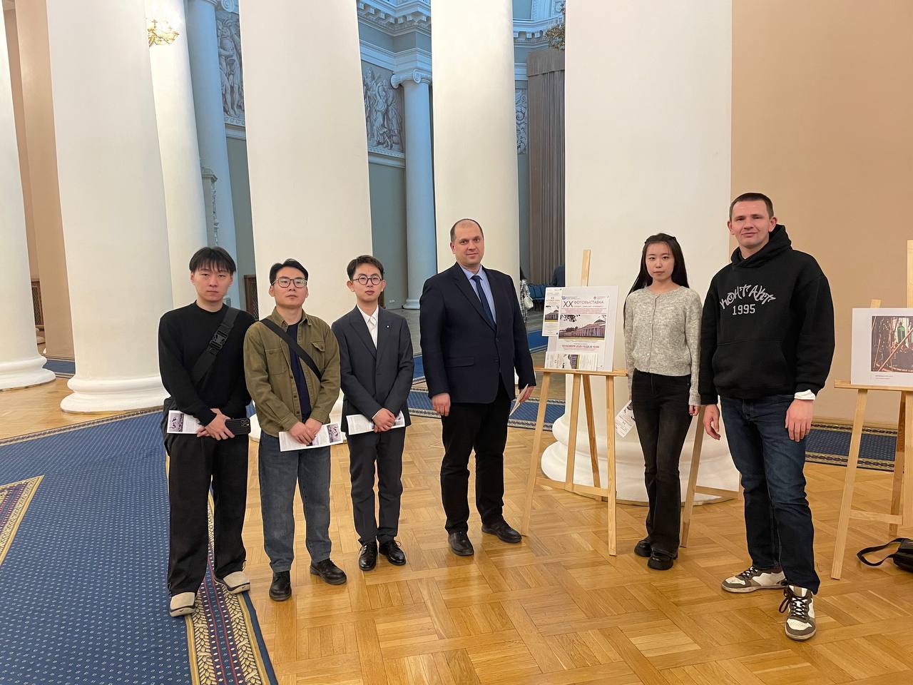 Фотоработы студентов Института художественного образования на выставке в Таврическом дворце