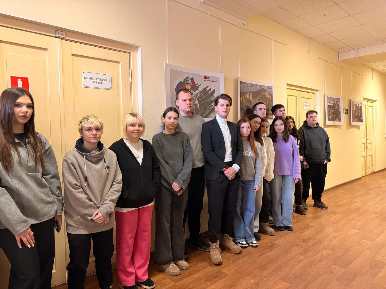 Историческая память в полотнах: выставка студии военных художников имени М.Б. Грекова