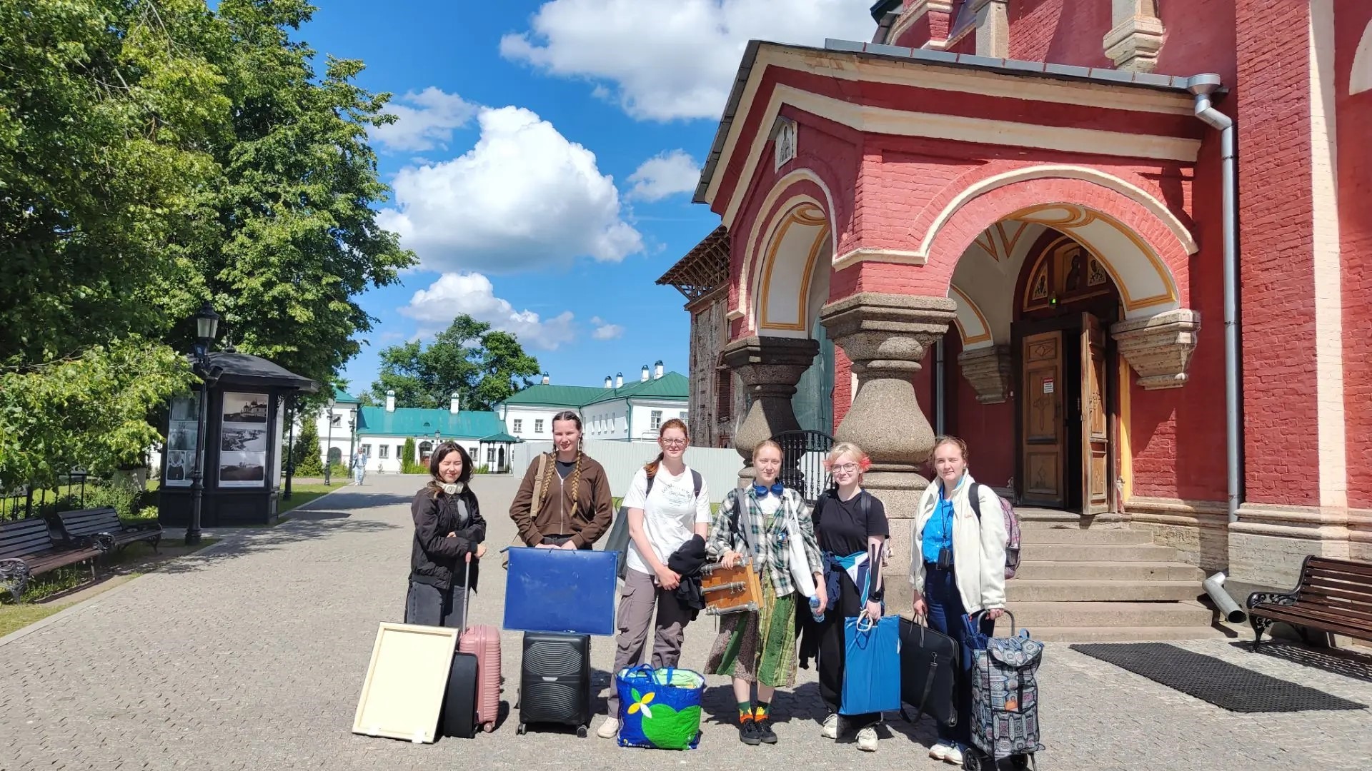 Магистранты 1-го курса отправились на пленэр в древнюю столицу Руси — Старую Ладогу