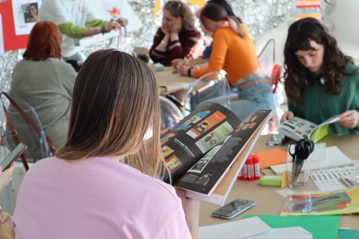 Педагог ИХО прочитала окрытую лекцию на тему "Искусство коллажа: история и современность"