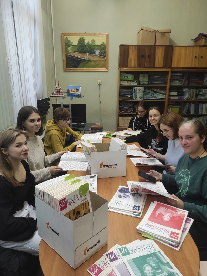 Студенты 2 курса кафедры тифлопедагогики ИДОиР на основе периодического издания - Всероссийский журнал для слепых и слабовидящих "Школьный вестник" изучают вопросы патриотического и духовно-нравственного воспитания детей с нарушением зрения