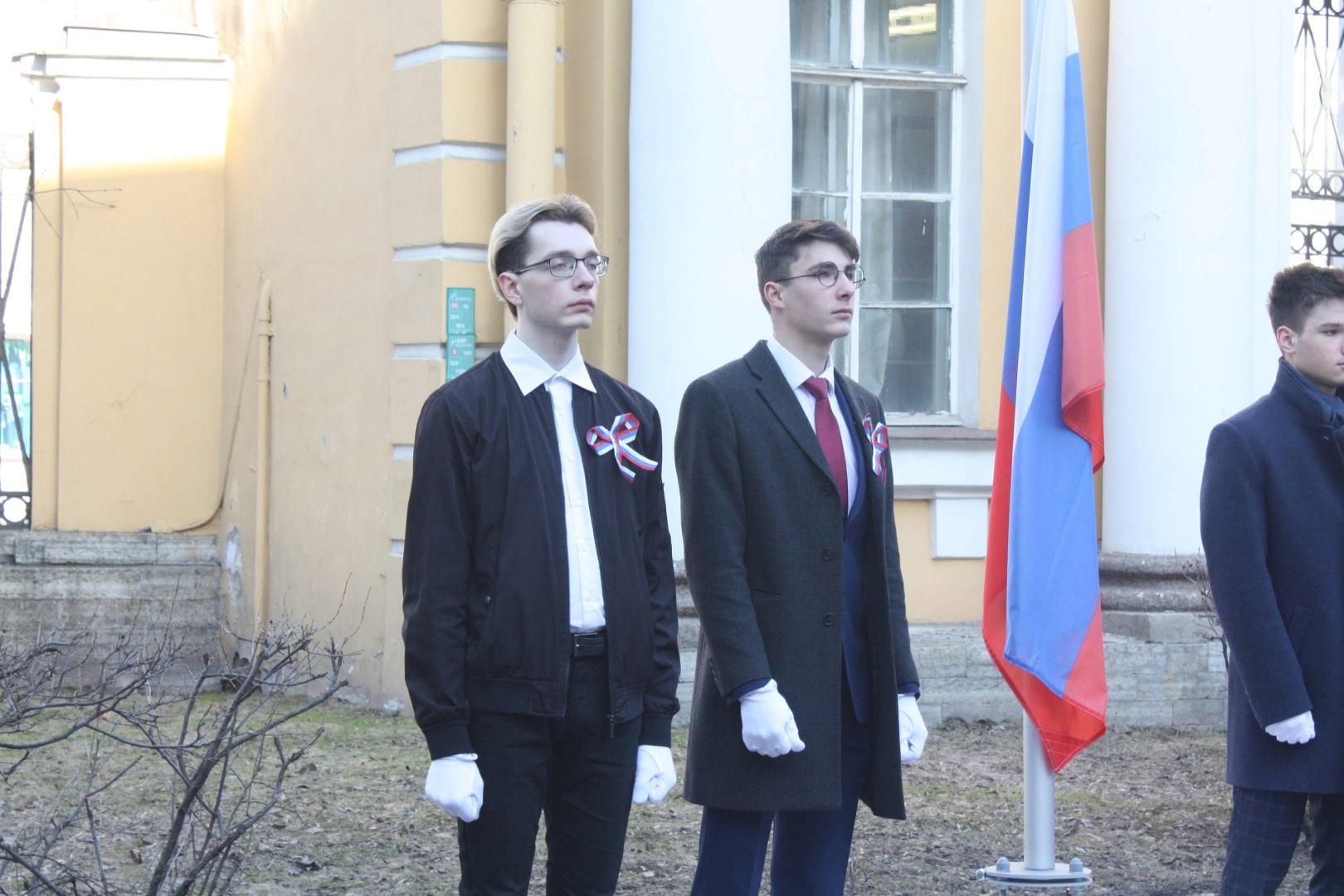 Студент юридического факультета принял участие в церемонии поднятия флага 