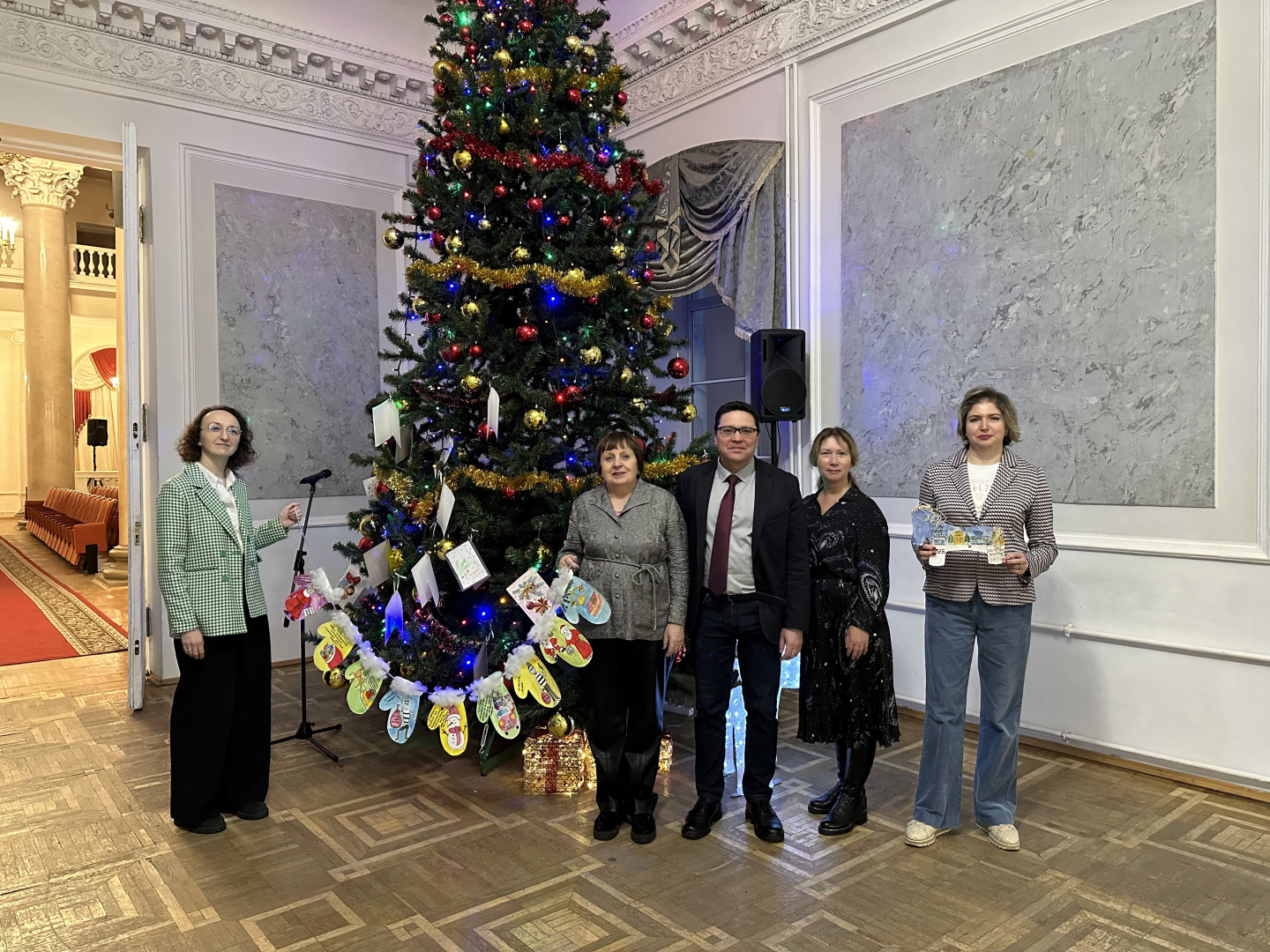 Студенты и преподаватели юридического факультета приняли участие в творческой акции «Елочная игрушка»