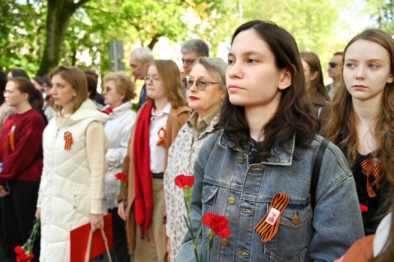 Сотрудники и студенты РГПУ им. А. И. Герцена почтили память павших героев-герценовцев