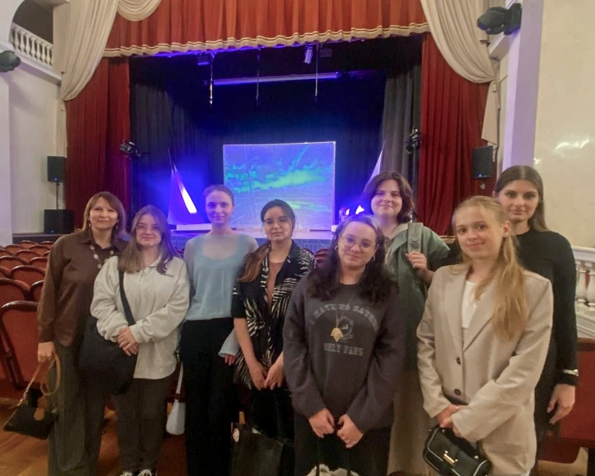 Студенты ИИТТО посетили спектакль "Их позвал горизонт..."