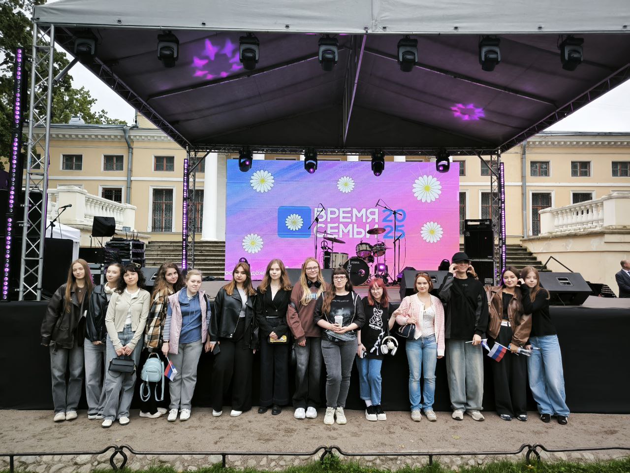 Первокурсники Института востоковедения РГПУ им. А. И. Герцена приняли участие в фестивале «Время семьи»