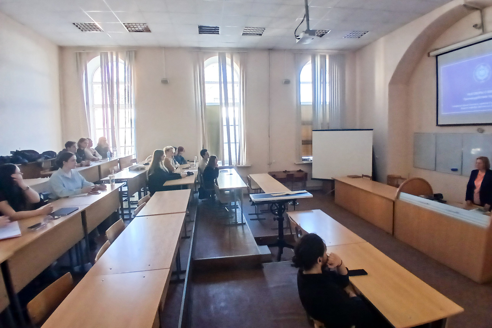 «Предупрежден – значит вооружен»: кураторский час по противодействию терроризму прошел в институте физики