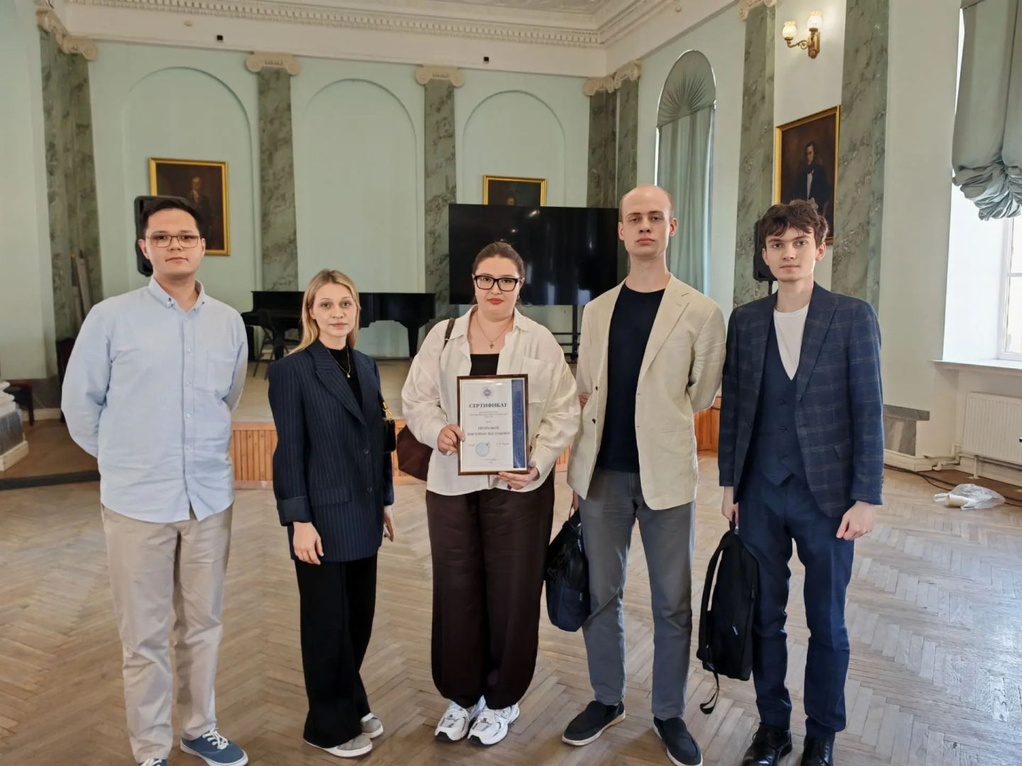 В Мраморном зале прошла торжественная церемония, посвящённая успешному завершению обучения и вручению сертификатов выпускникам инновационного проекта Герценовского университета «Команда школьных педагогов «под ключ»»