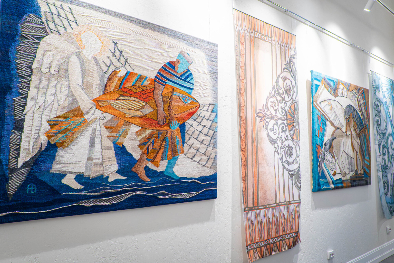 В Открытом кампусе начала работу рождественская выставка декоративного искусства