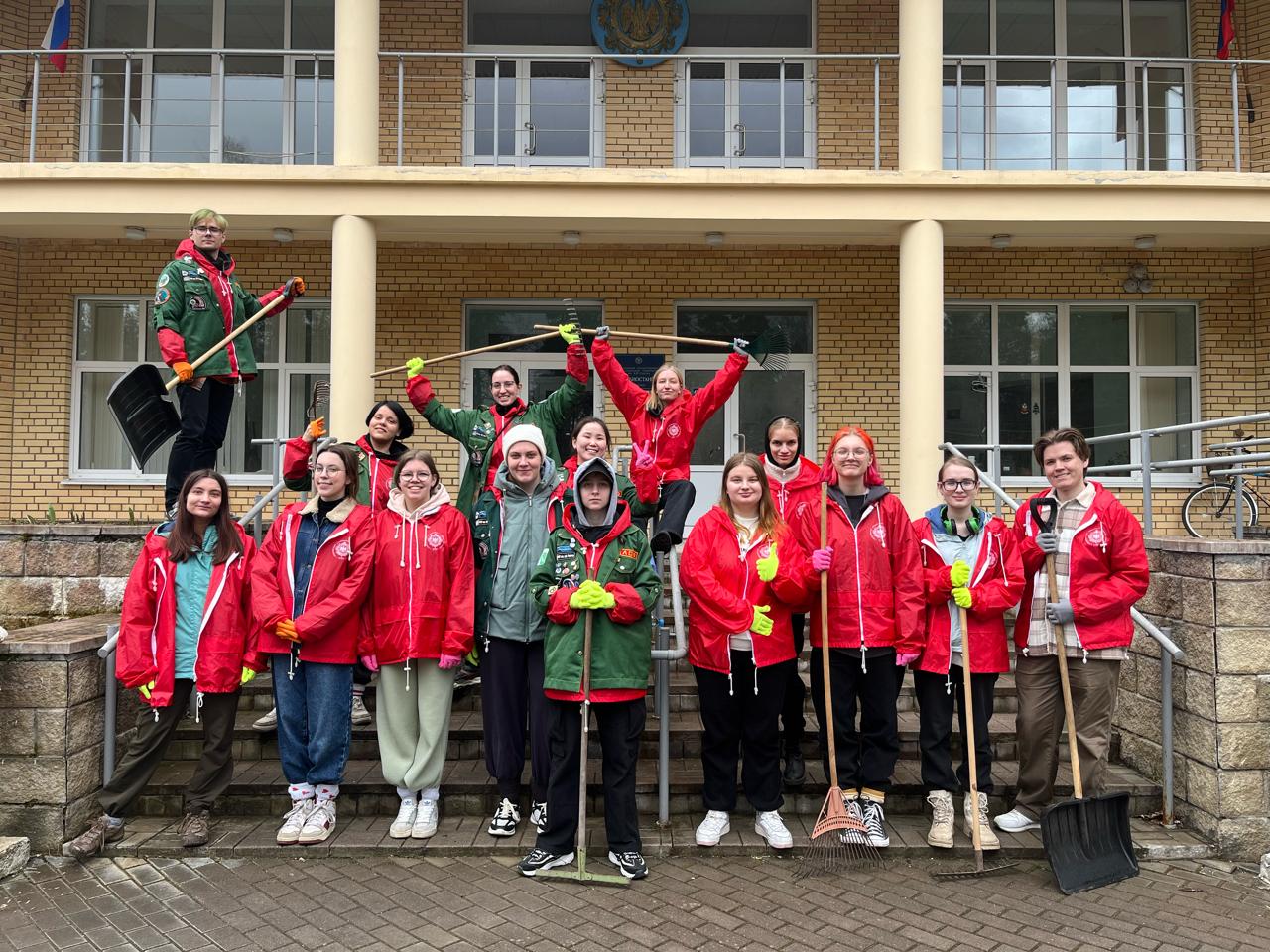 Герценовцы провели субботник на агробиостанции в Вырице