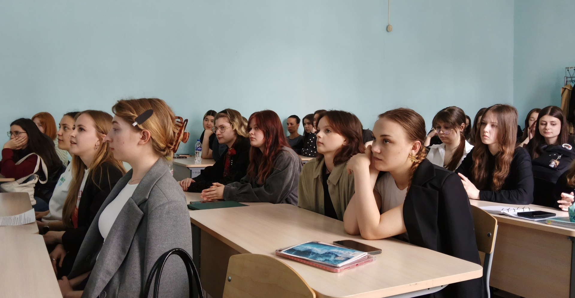 12 мая Встреча с ветеранами-блокадниками 2.jpg