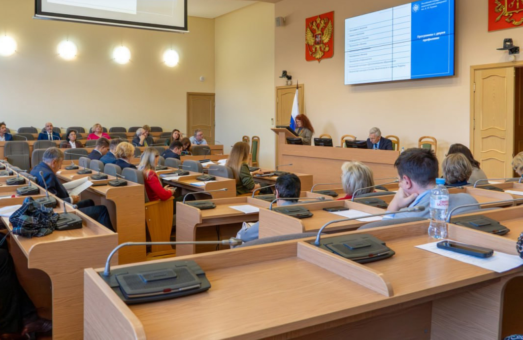 На деканском совещании обсудили основные задачи на учебный год, в числе ключевых вопросов – переход на новую систему высшего образования и актуализация образовательных программ