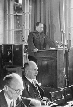 Bundesarchiv_Bild_183-H29743,_Berlin,_Major_Dymschitz_von_der_SMAD.jpg