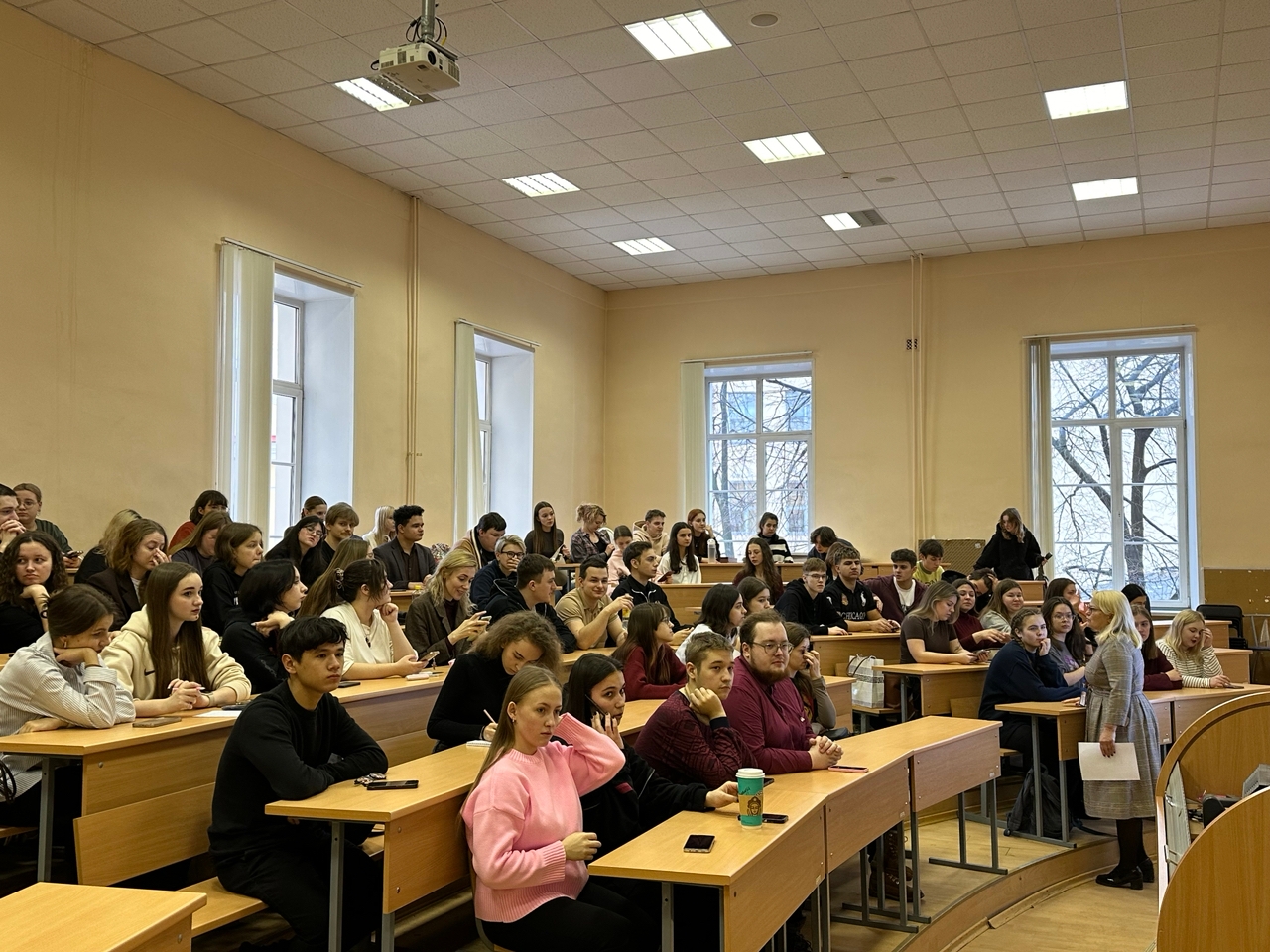 Студенты юридического факультета посетили лекцию о профилактике ВИЧ, организованную Межрегиональной благотворительной организацией «Содействие»