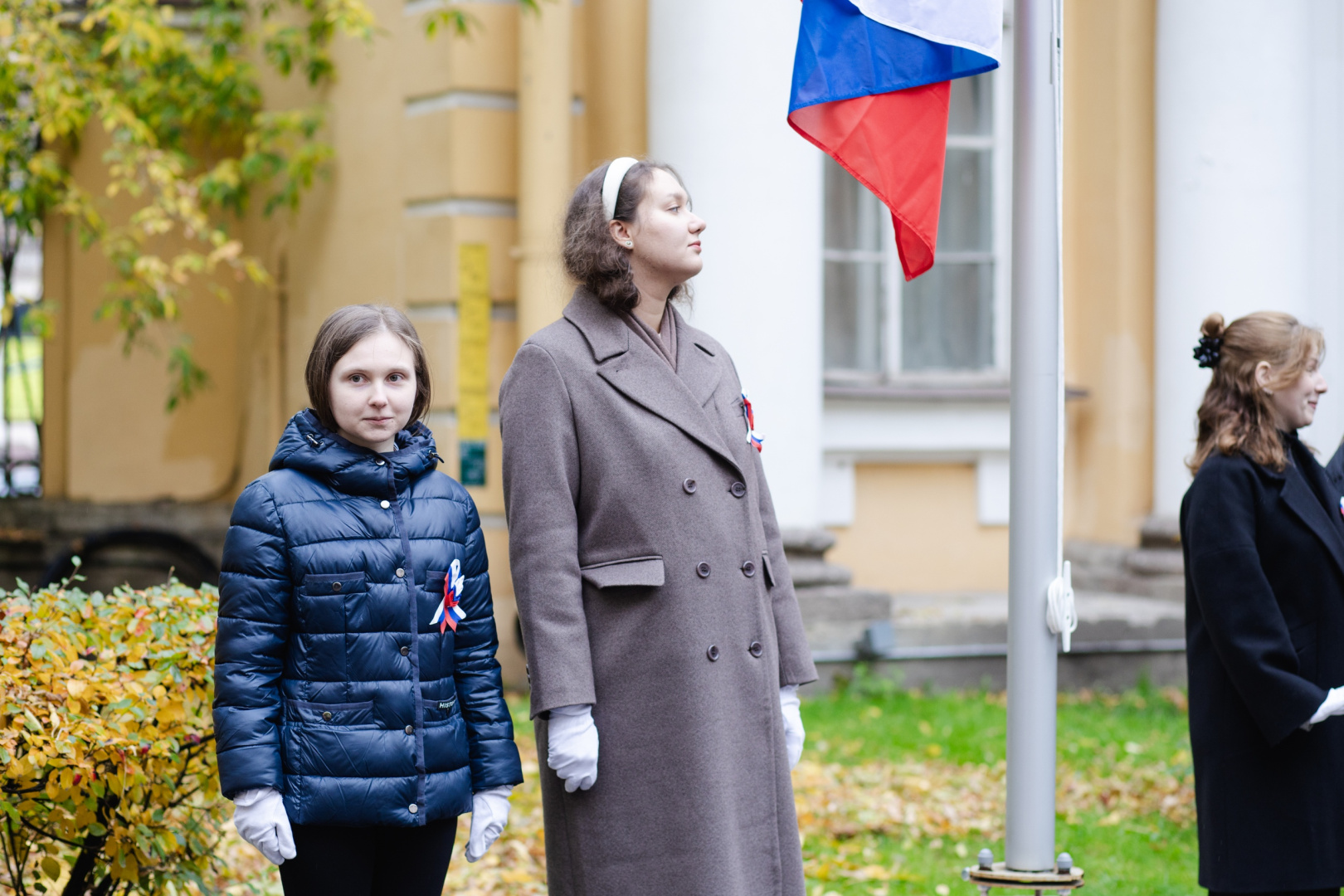 Студентка 2 курса магистратуры факультета химии Минаева Вероника Юрьевна приняла участие в церемонии поднятия государственного флага Российской Федерации