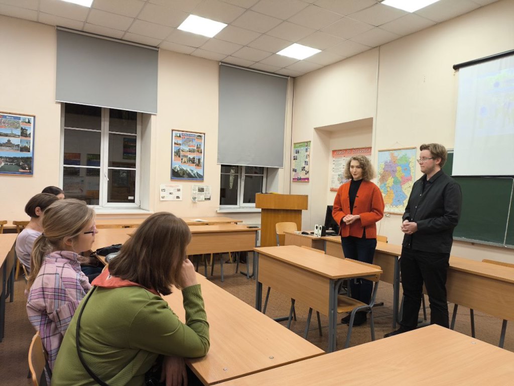 Абитуриенты узнали об особенностях поступления в институт иностранных языков