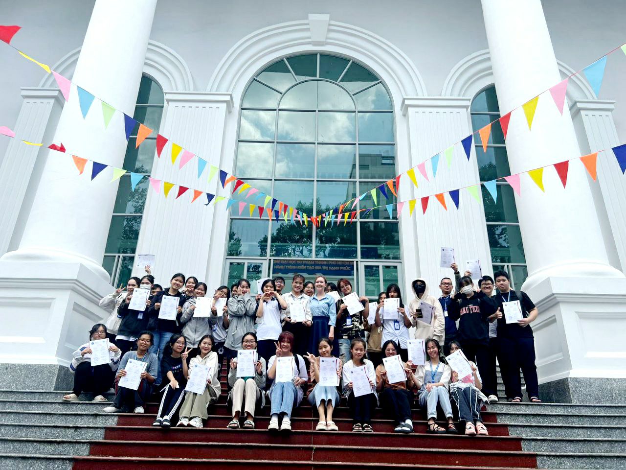 Студенты Хошиминского педагогического университета прошли курсы русского языка