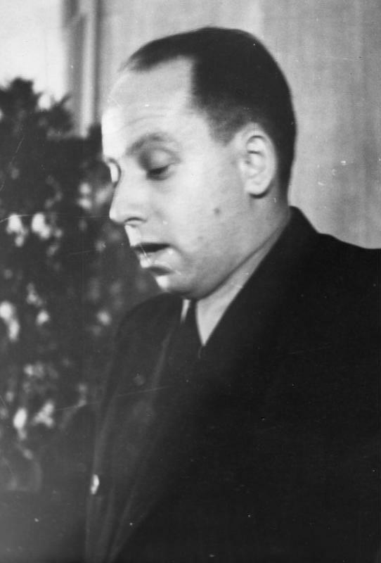 Bundesarchiv_Bild_183-R74926,_Alexander_Dymschitz.jpg