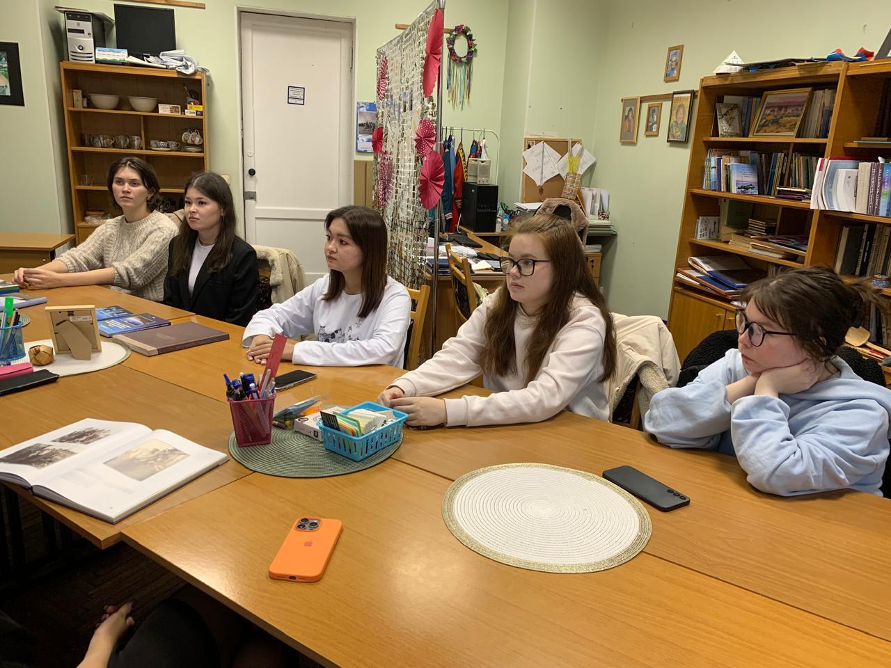 Доцент кафедры уральских языков, фольклора и литературы Рябчикова Зоя Степановна провела беседу на тему «Специальная военная операция: патриотизм Российской армии» со студентами кафедры