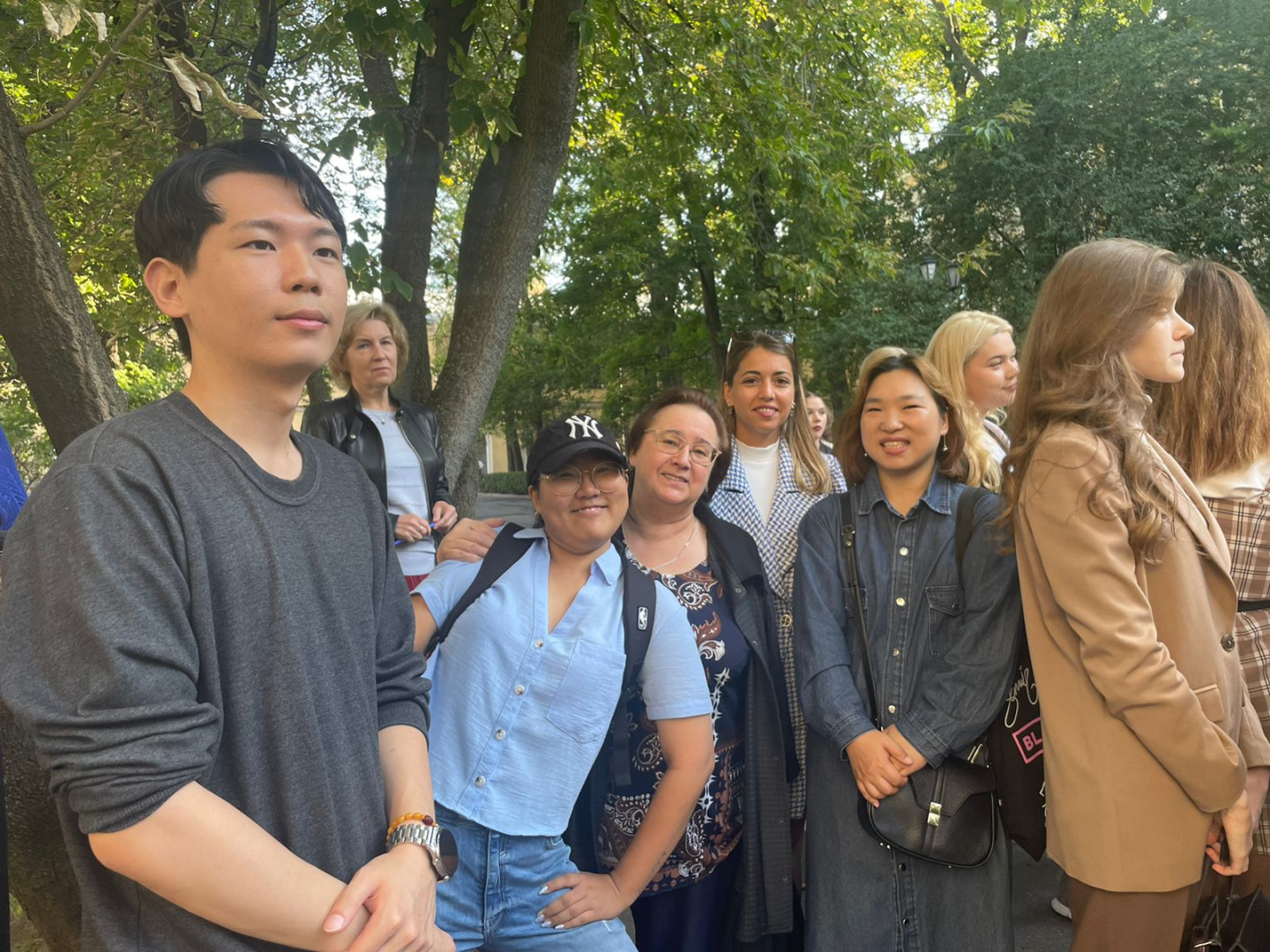 Студенты Института РКИ на церемонии поднятия флага Российской Федерации