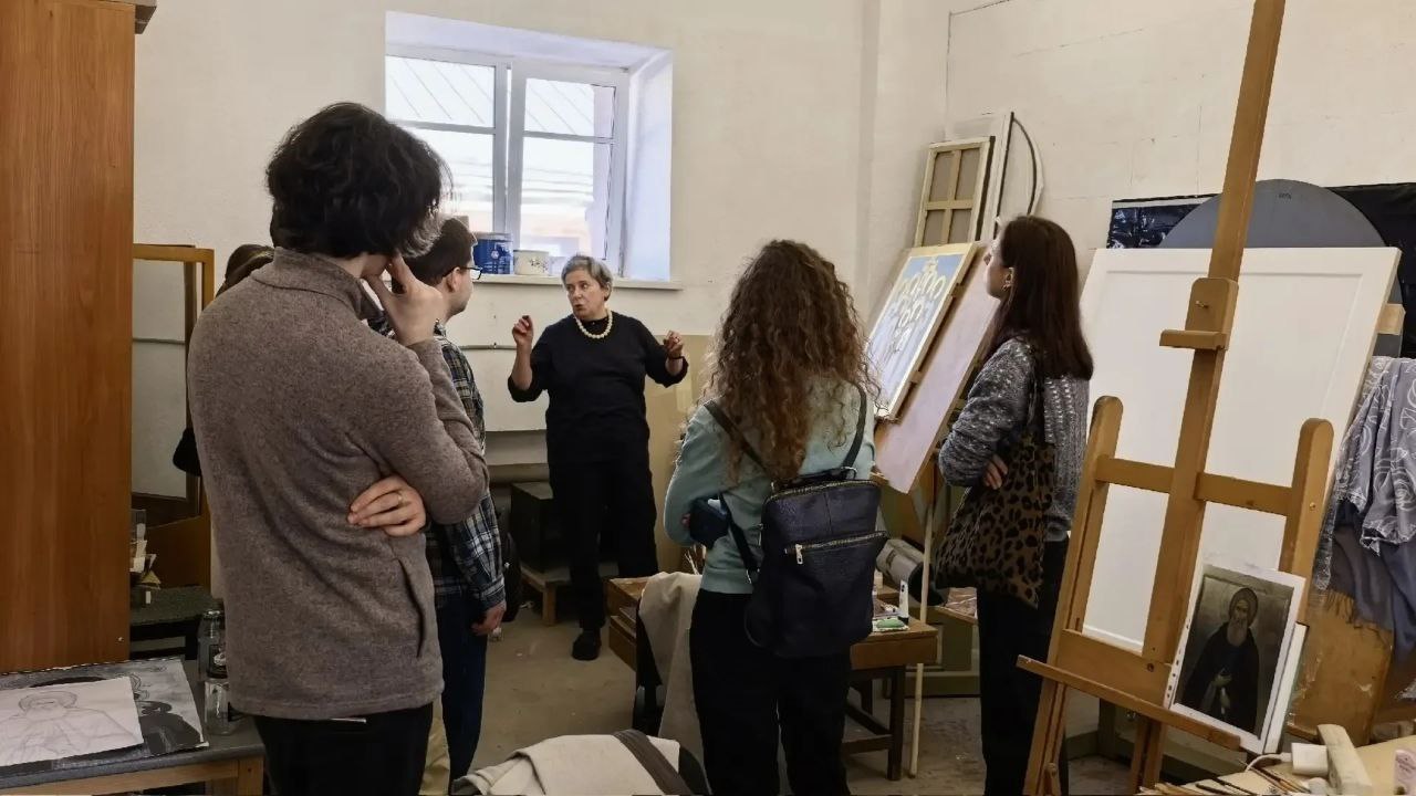 Cтуденты программы «Философская урбанистика и петербурговедение» побывали в реставрационной мастерской при Александро-Невской Лавре