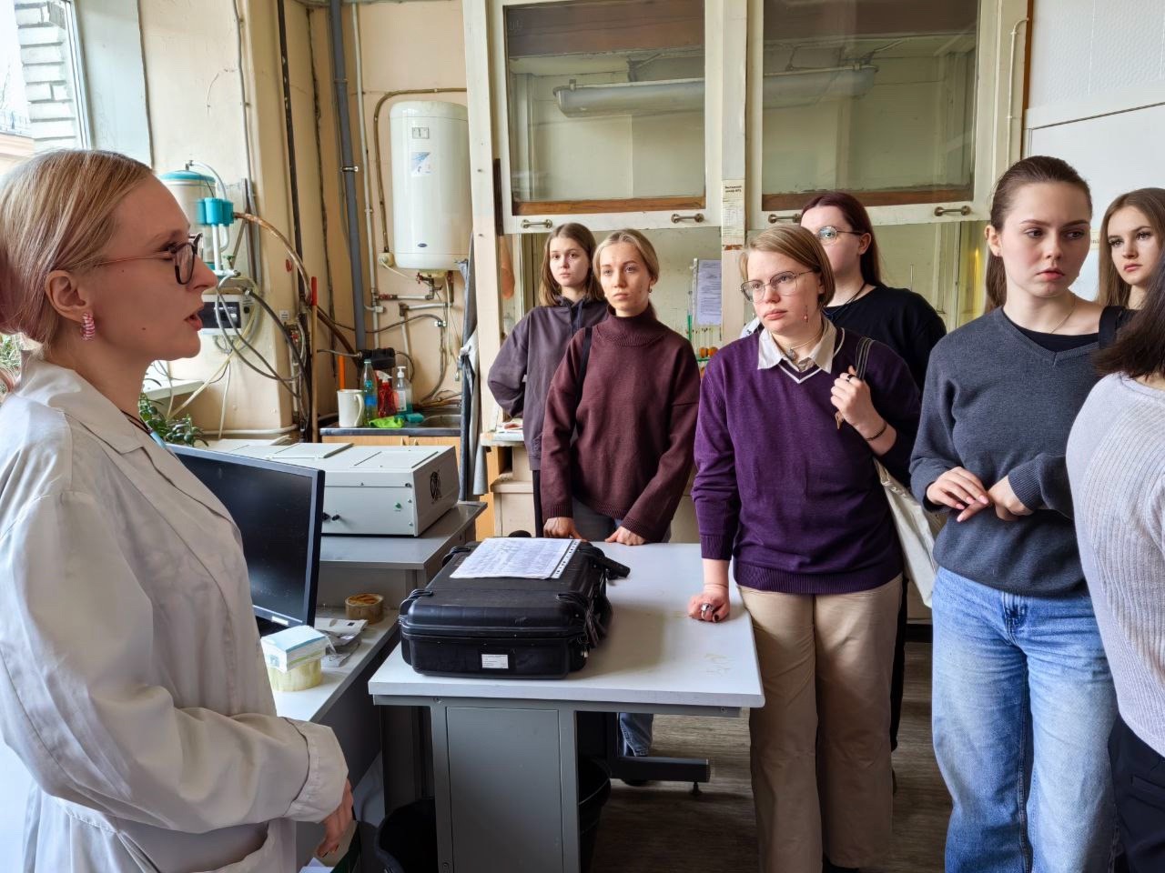 Обучающиеся факультета биологии посетили лабораторию "Эксперт эколаб"