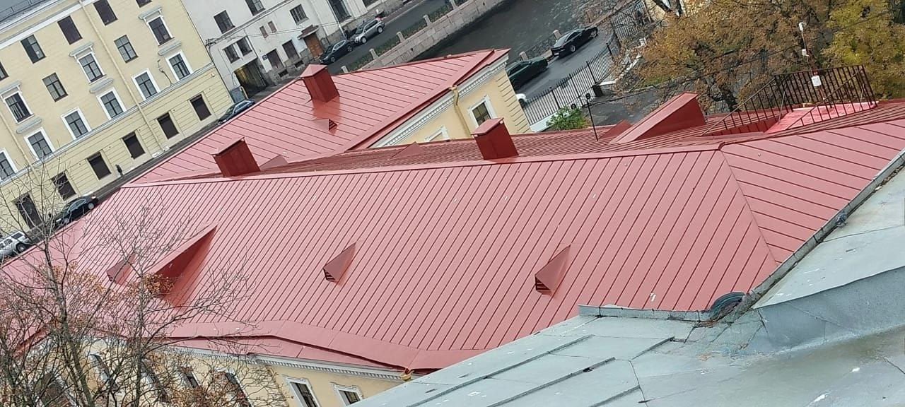 Специалисты обновили крышу 12-го корпуса РГПУ им. А. И. Герцена