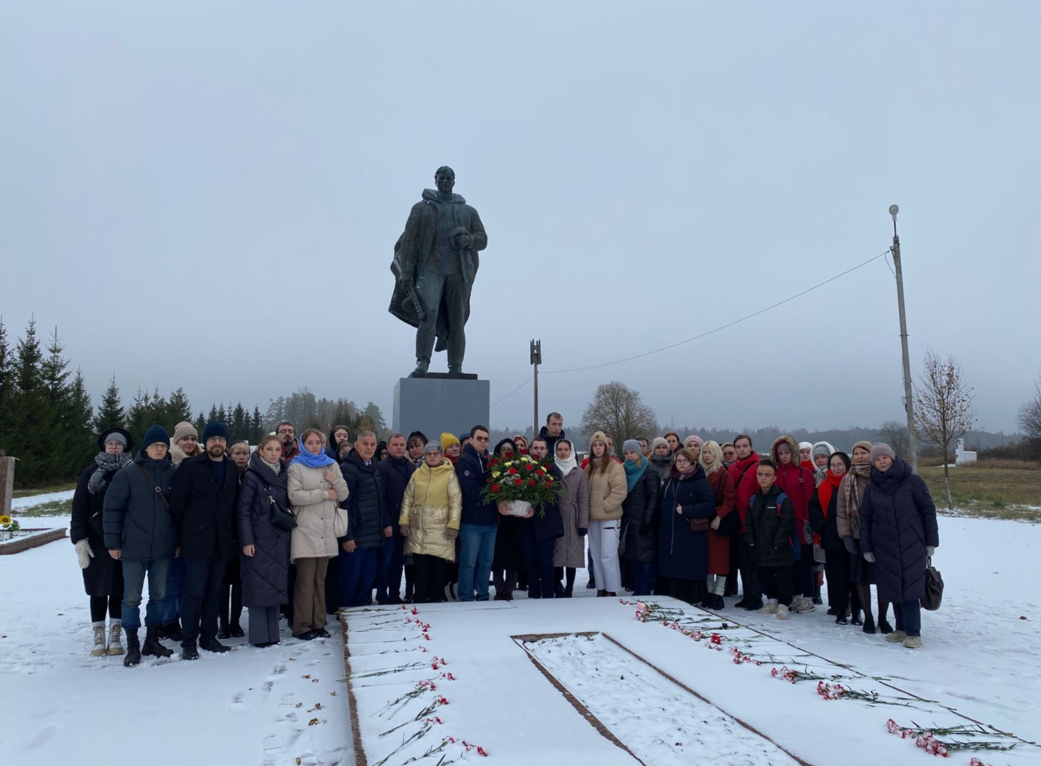Делегация Герценовского университета посетила Мемориал «Большое Заречье»