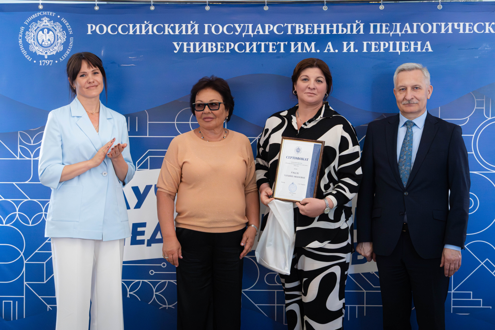 Команда школьных педагогов «под ключ»